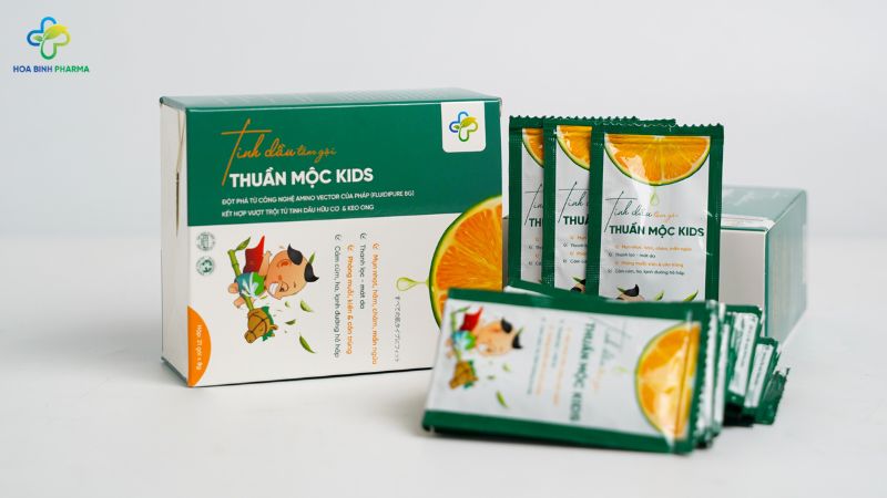 Tinh dầu tắm gội Thuần Mộc Kids làm sạch và bảo vệ da đầu, cơ thể bé bằng thảo dược