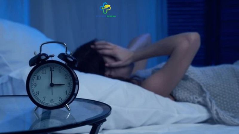 Cơn ngứa dữ dội về đêm khiến người bệnh khó ngủ, ngủ không sâu hoặc thức dậy nhiều lần
